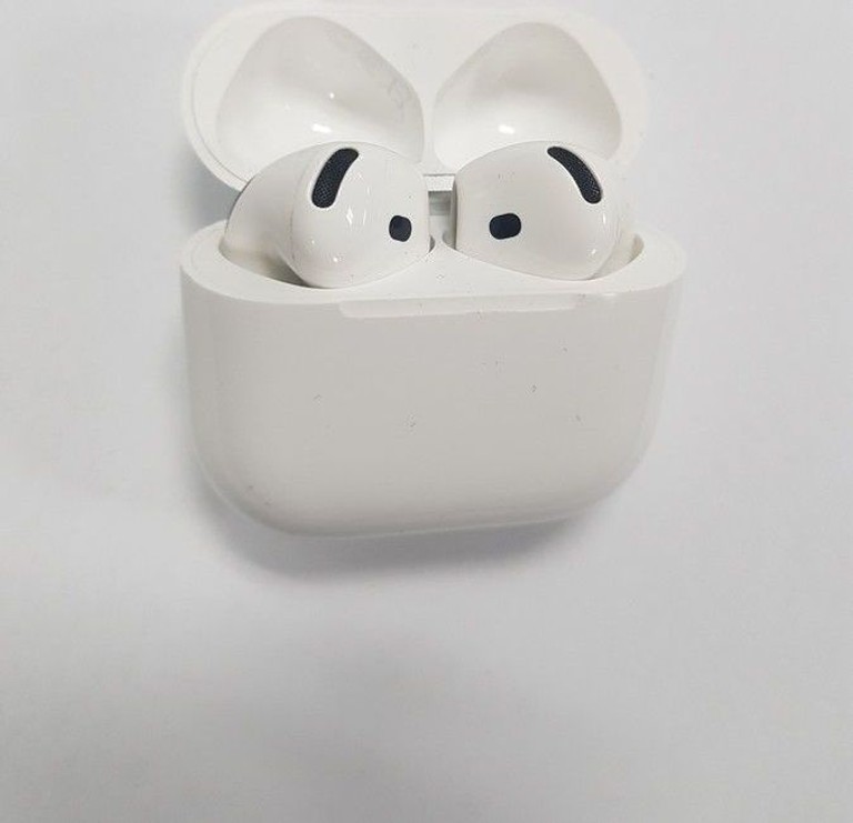 Купить Apple airpods 4 with active noise cancellation Б/У