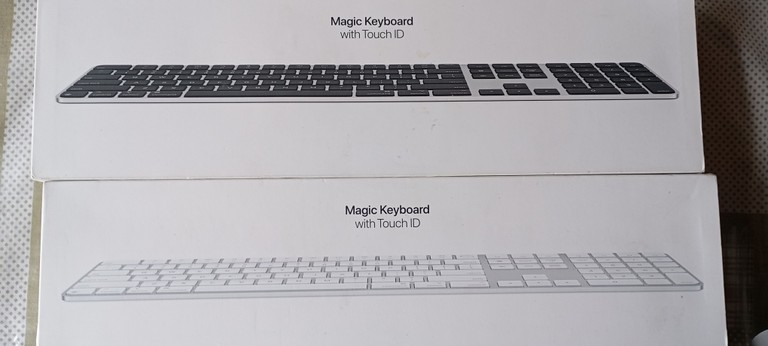 Купити Apple Magic Keyboard with Touch ID and Numeric Keypad for Mac with Apple silicon USB-C Black Keys (MXK83) Б/У