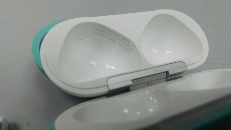 Дешиво Apple airpods 4 with active noise cancellation с ломбарда