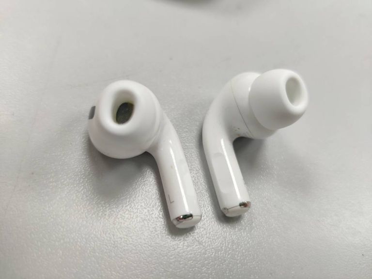 Apple AirPods Pro 2nd generation (MQD83)