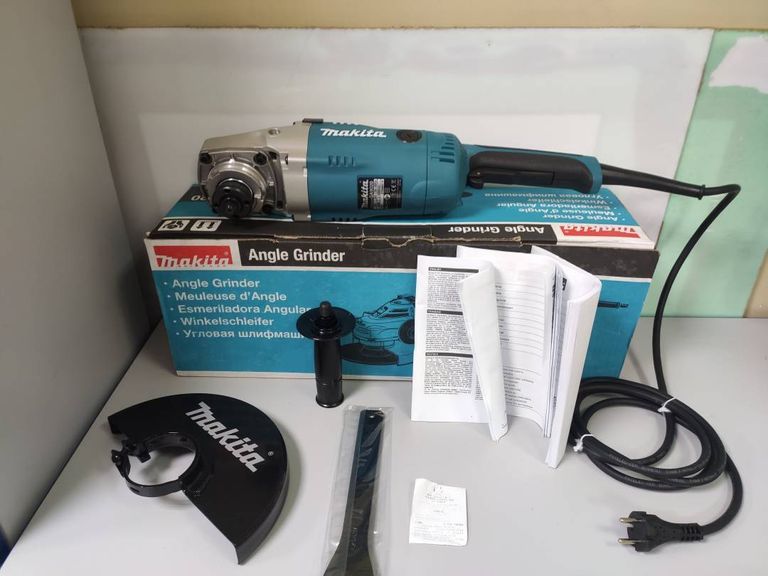 Makita GA9020