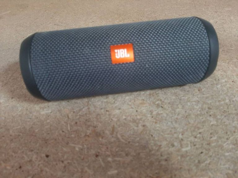 Купить Jbl flip essential Б/У