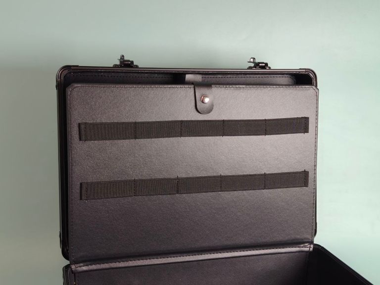 Бьюті кейс валіза для перукаря барбера з кодовим замком пластик чорний 40х27х15см. Новий.  Код:null. Изображение 5