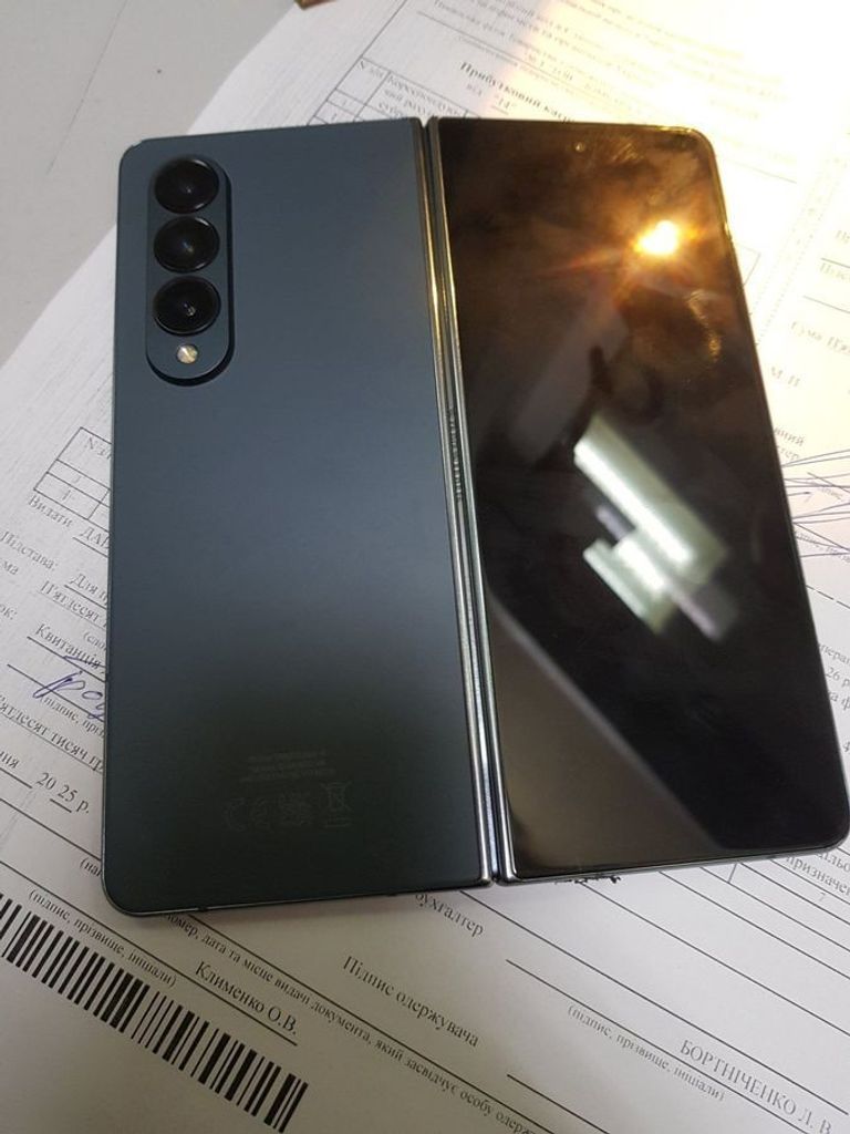 Оголошення Samsung galaxy fold4 sm-f936b 12/256gb Б/У