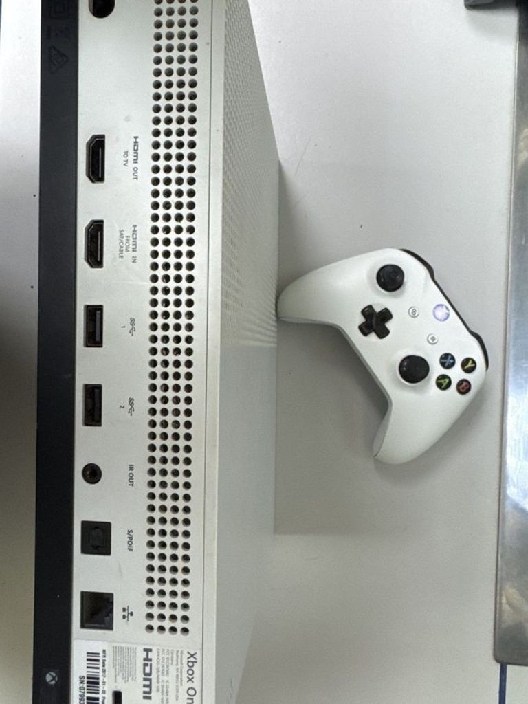 Дешево Microsoft Xbox One S 1TB з ломбарду