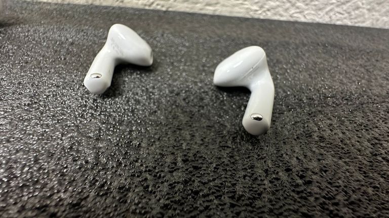 Apple airpods 4 with active noise cancellation Код:01-200849371. Изображение 8