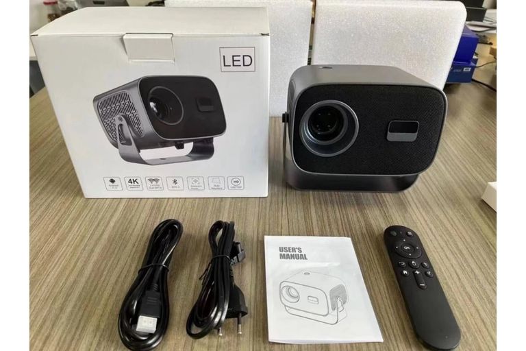 Купити V8 4K Android 11 з Wi-Fi 2.4G/5G та Bluetooth 5.0 Б/У