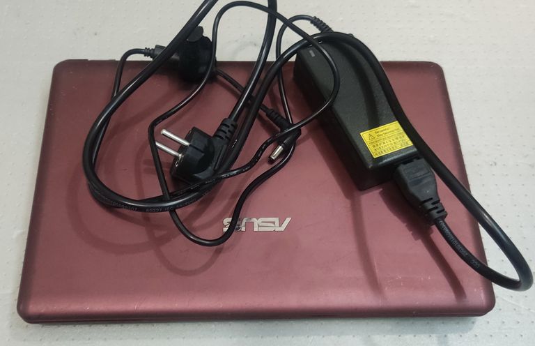 Дешево Asus EeePC 1201K з ломбарду