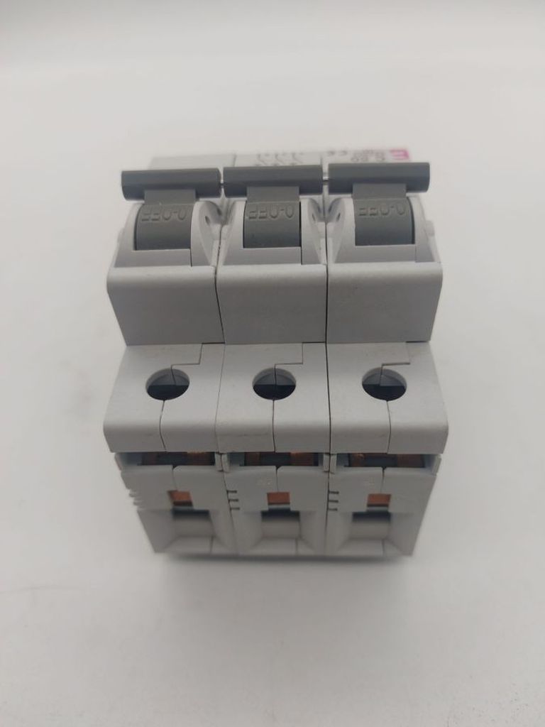 Дешево Eti ETIMAT 6 3p B 50А 6 kA (2115521) з ломбарду