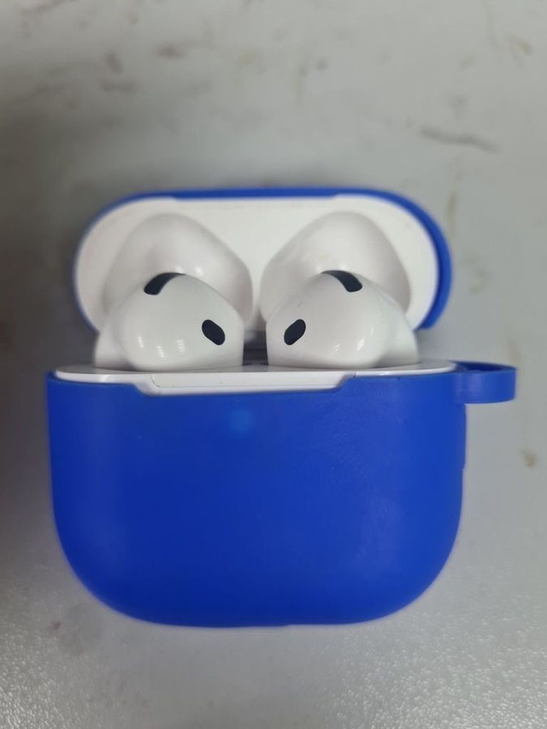 Дешево Apple airpods 4 with active noise cancellation з ломбарду