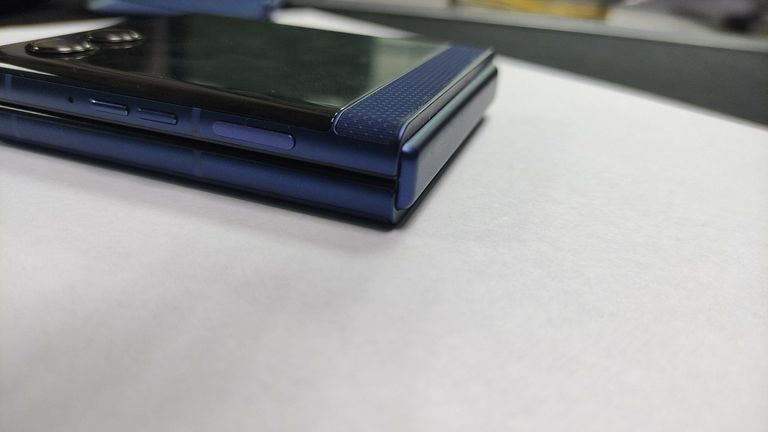 Motorola Razr 60 8/256GB Gibraltar Sea Код:01-200897830. Зображення 6