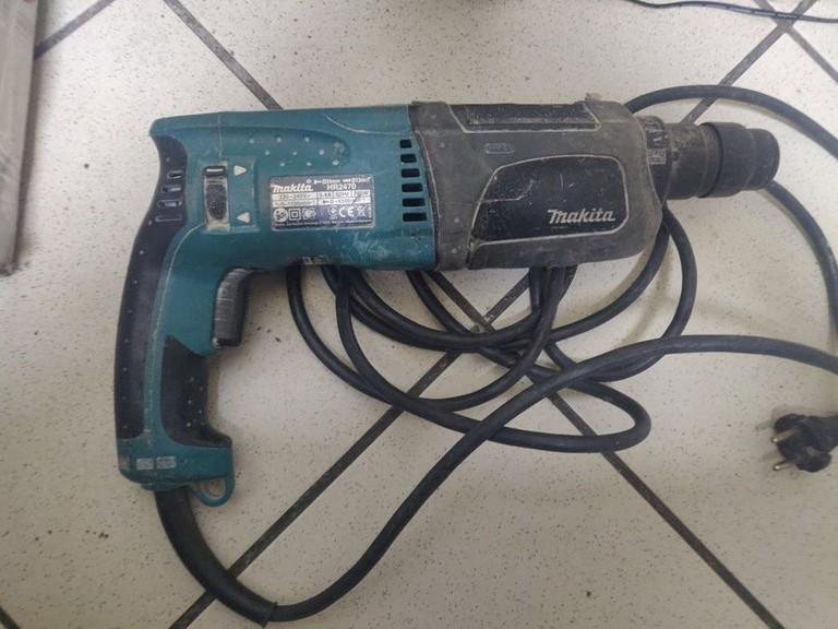 Дешево Makita HR2470 з ломбарду