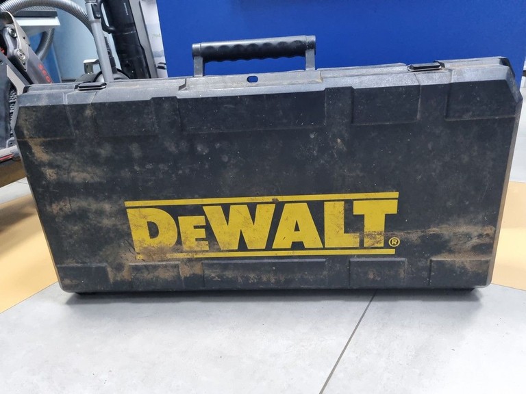 Купить Dewalt d25900k Б/У
