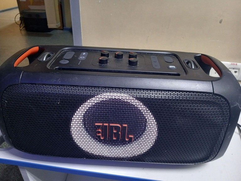 Оголошення Jbl partybox on the go essential Б/У