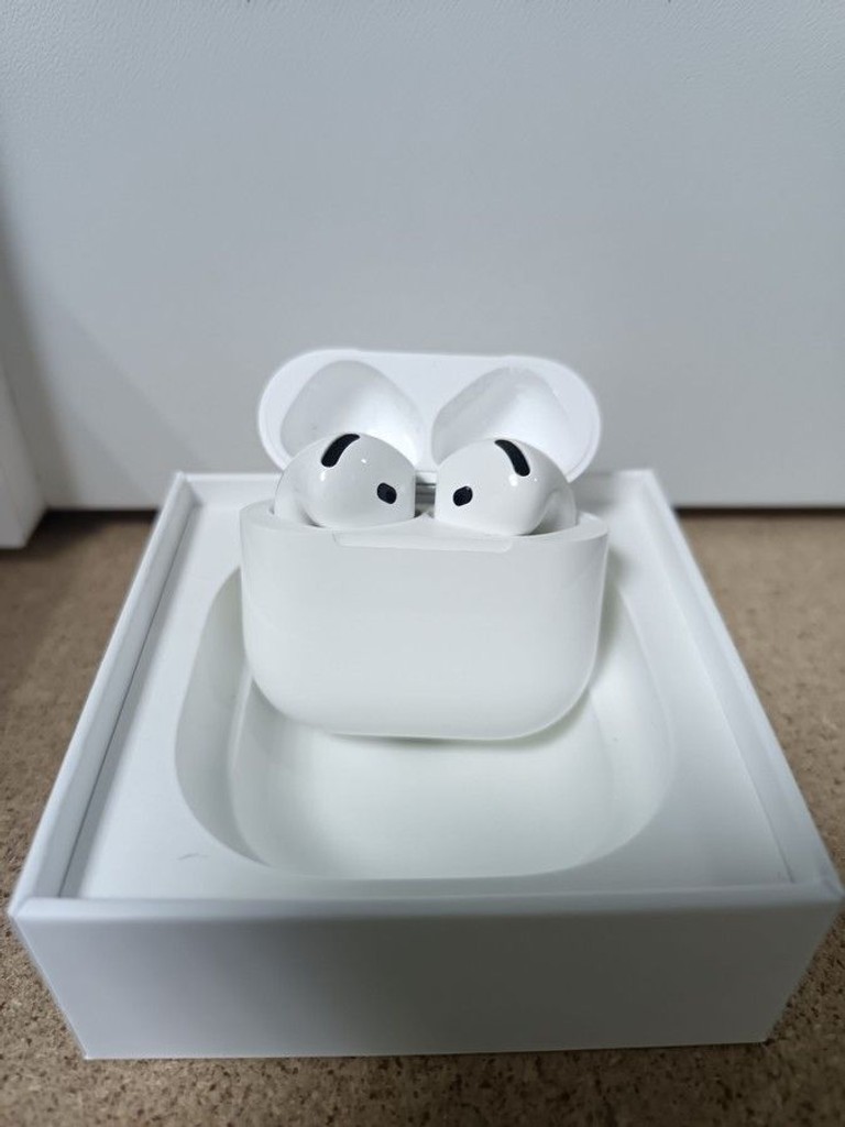 Купить Apple airpods 4 Б/У