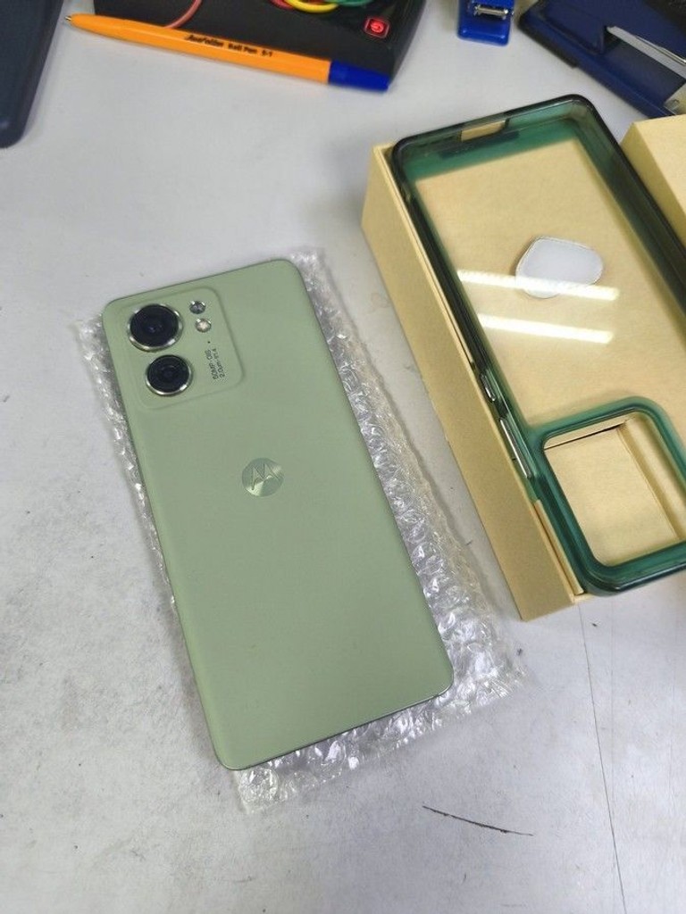 Купити Motorola xt2205-1 edge 40 8/256gb Б/У