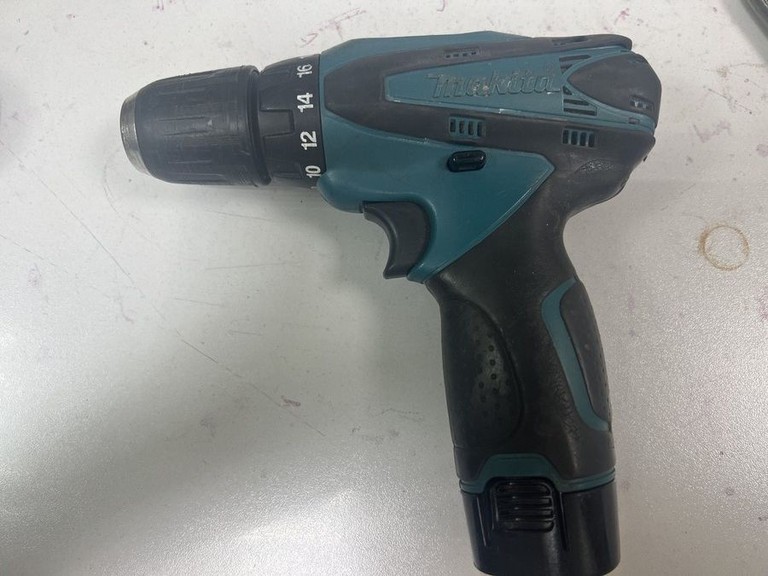 Оголошення Makita df330d / 2акб / зп Б/У
