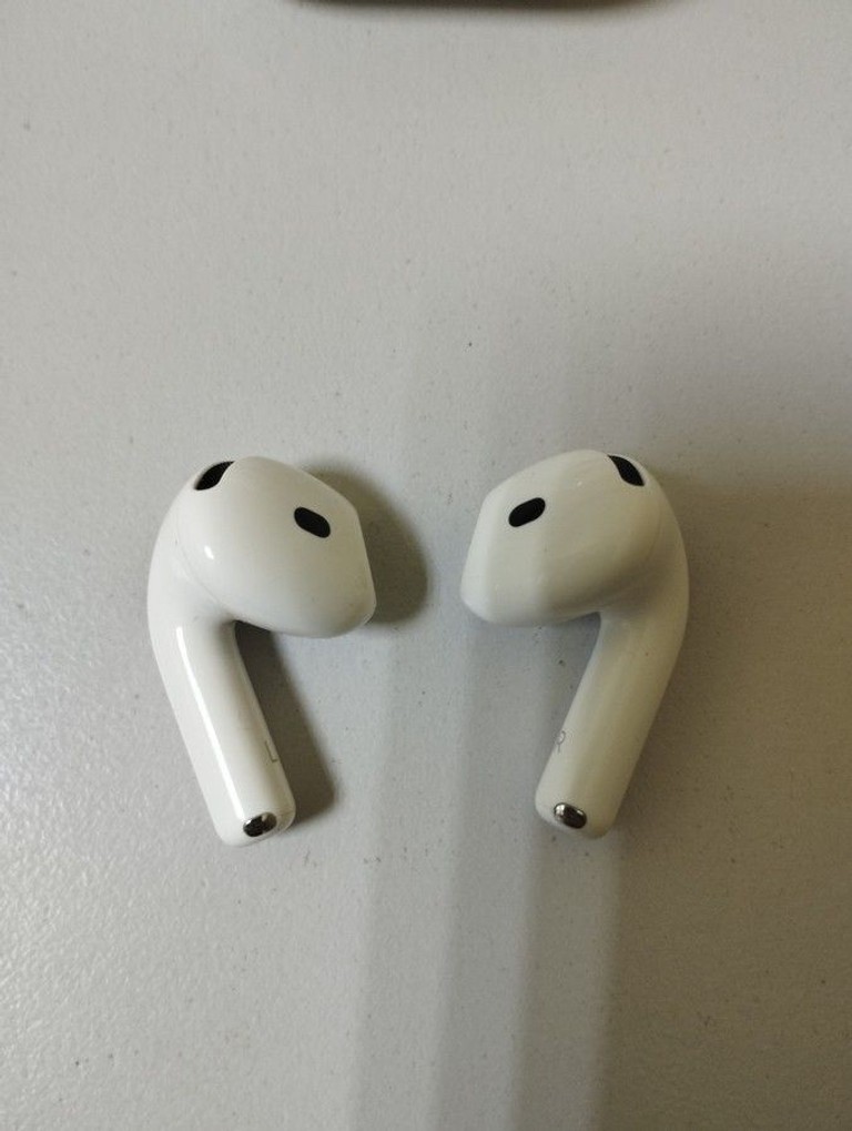 Объявление Apple airpods 4 with active noise cancellation Б/У
