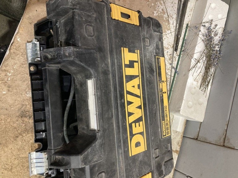 Купити Dewalt d25143 -ks Б/У