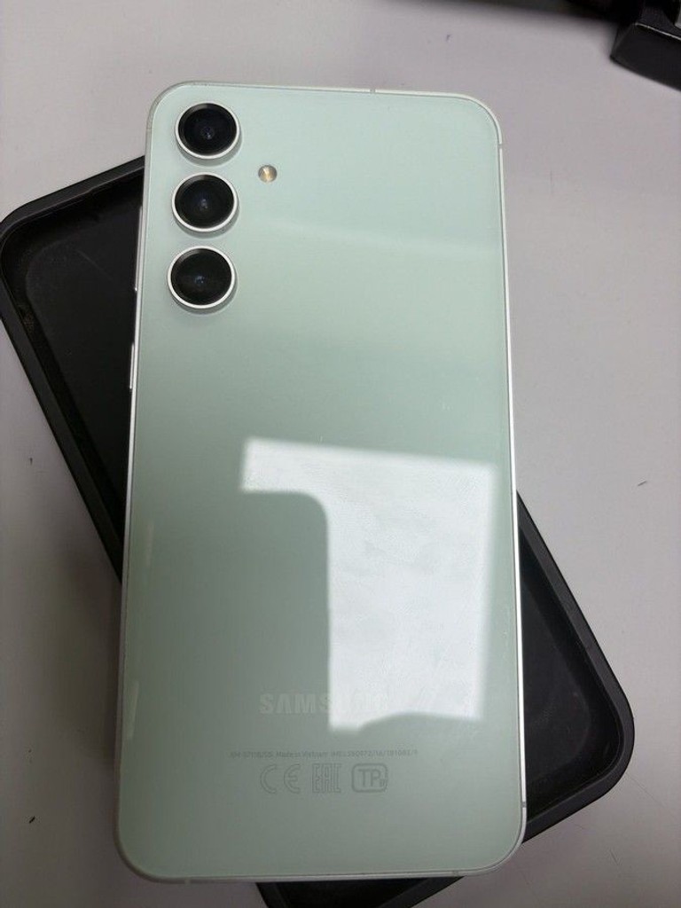 Дешево Samsung Galaxy S23 FE SM-S711B 8/256GB Purple з ломбарду