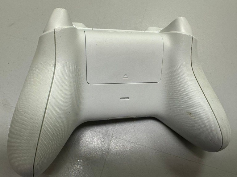 Розпродаж Microsoft Xbox Series X | S Wireless Controller Robot White (QAS-00002, 889842611564), продавець Техноскарб