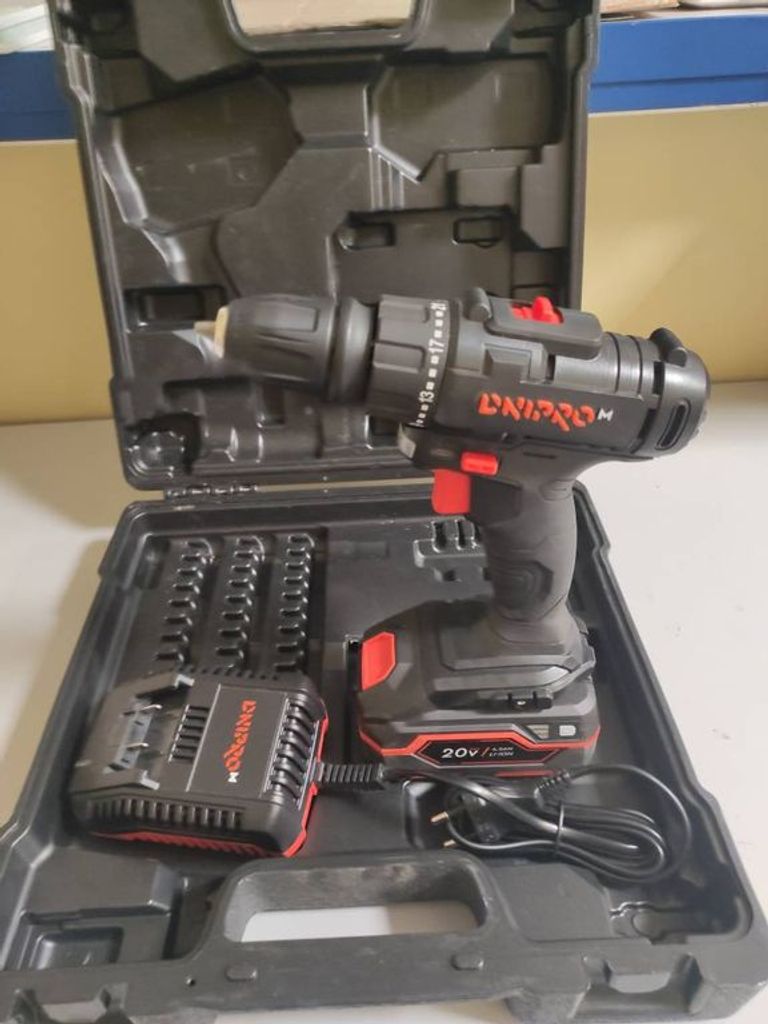 Дешево Дніпро-М cd-218q 1акб 20v 4ah + зу з ломбарду