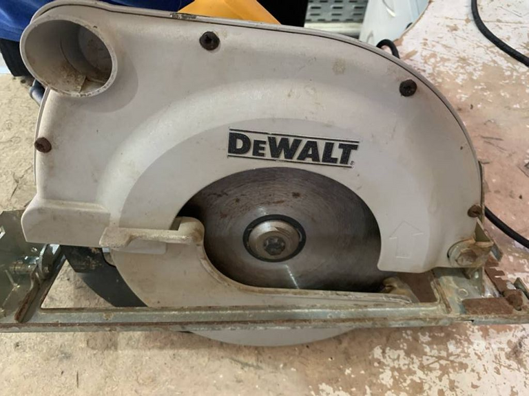 Dewalt D23700