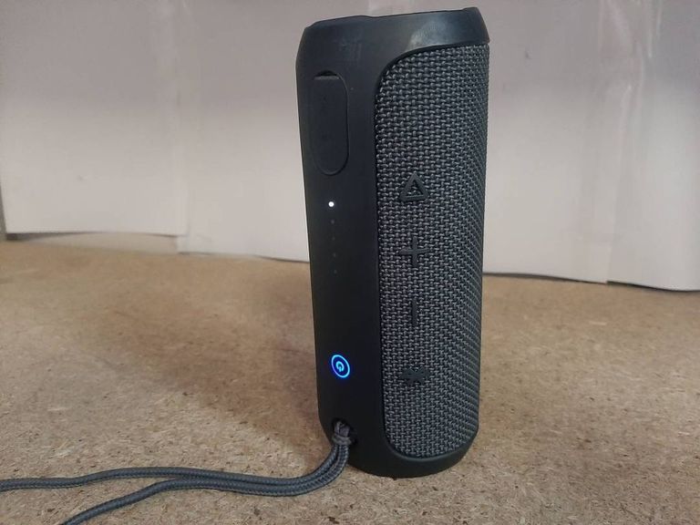 Объявление Jbl flip essential Б/У