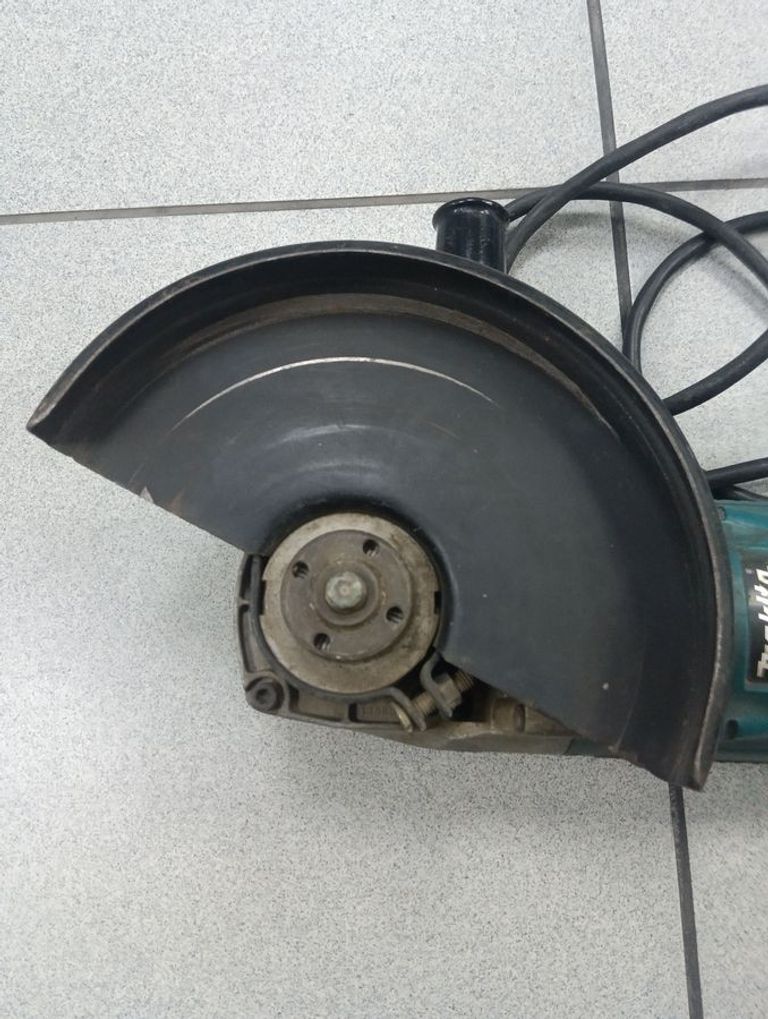 Дешево Makita GA9020 з ломбарду