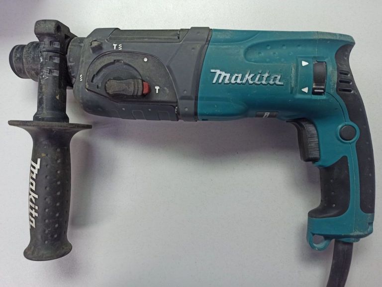 Дешево Makita HR2470 з ломбарду