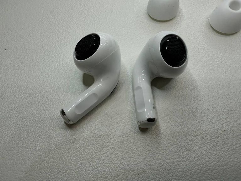 Apple airpods pro 2nd generation with magsafe charging case usb-c Код:01-200772985. Изображение 6