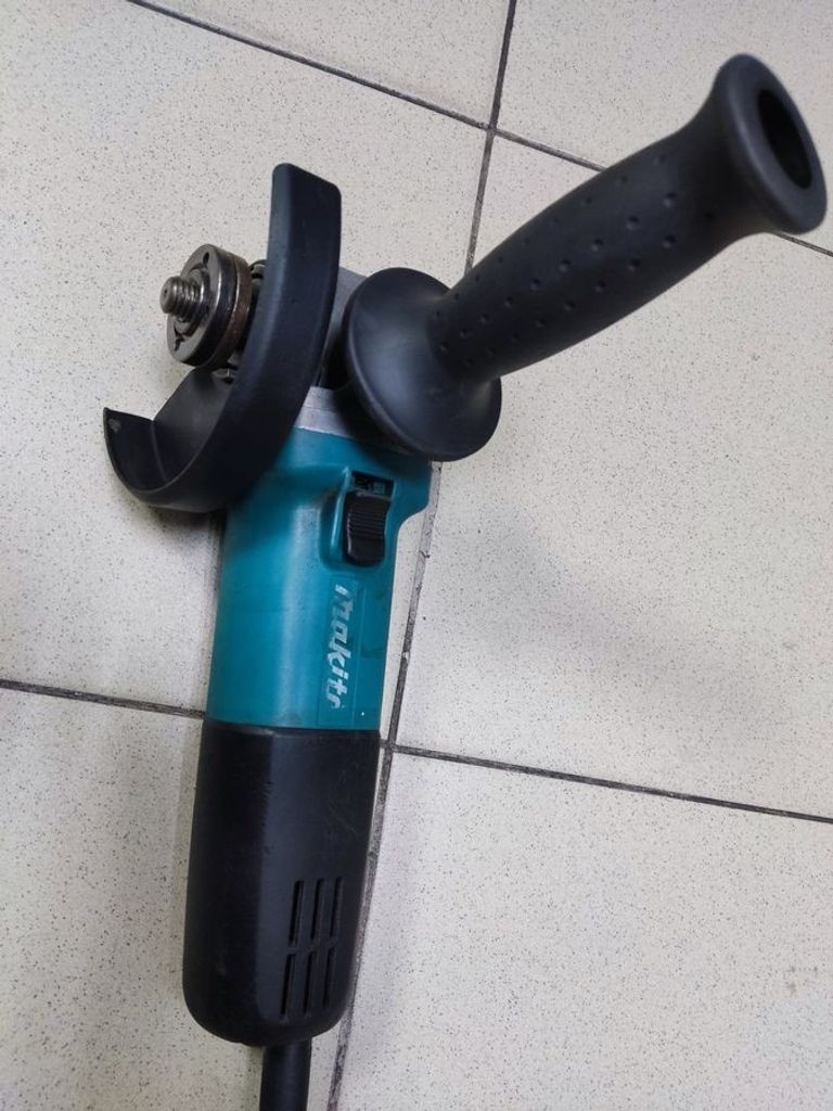 Дешево Makita 9558HN з ломбарду