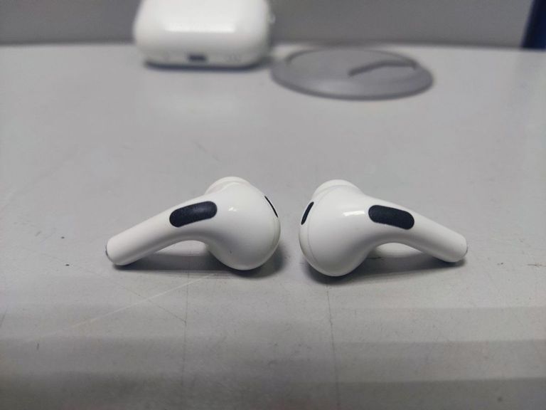 Apple airpods pro 2nd generation with magsafe charging case usb-c Код:01-200788732. Зображення 7