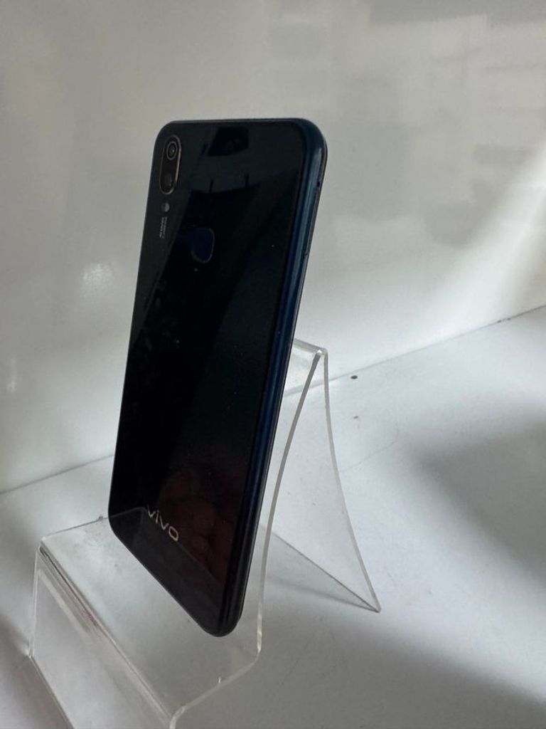 Дешиво Vivo y11 3/32gb с ломбарда