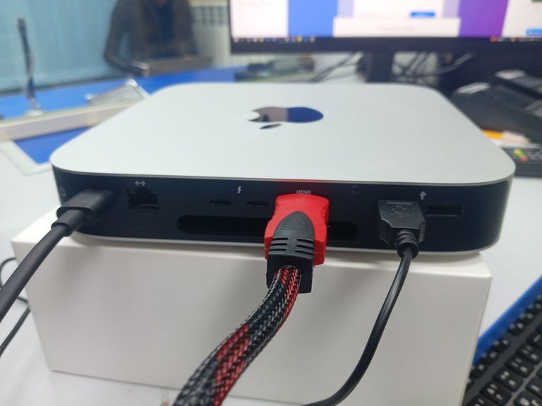 Дешиво Apple mac mini a2686 mmfj3 m2/8core/ram 8gb/ssd256gb с ломбарда