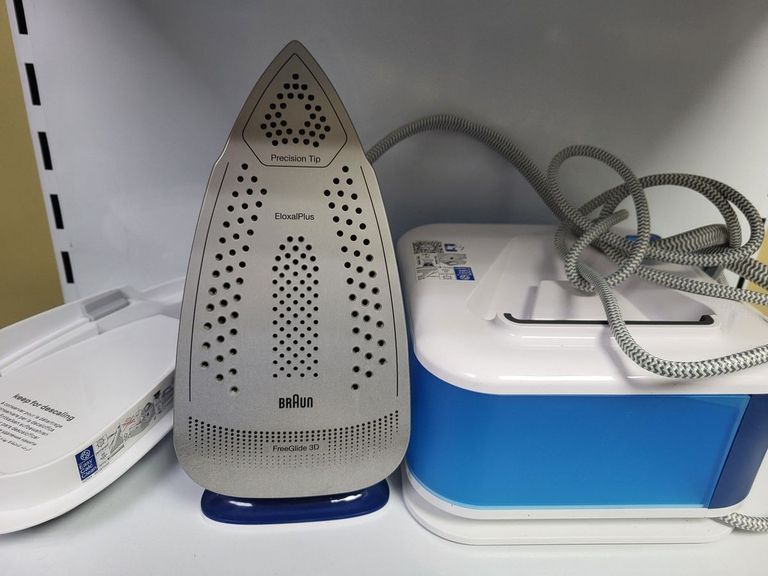 Дешиво Braun CareStyle Compact Pro IS 2565 BL с ломбарда