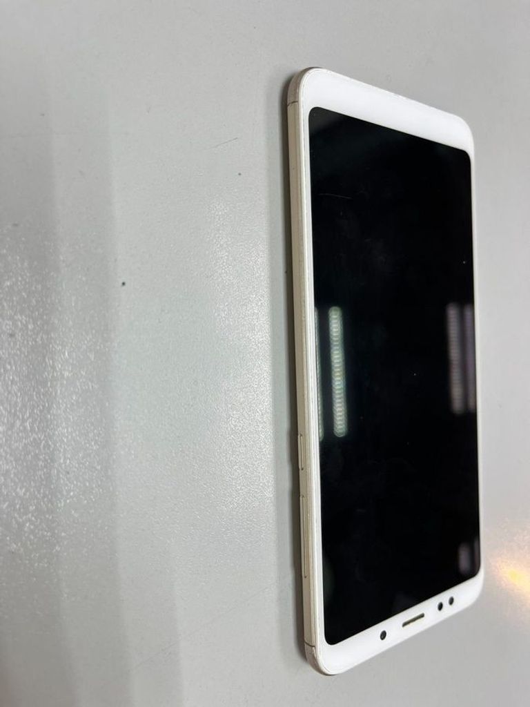 Розпродаж Xiaomi redmi 5 plus 3/32gb, продавець Техноскарб