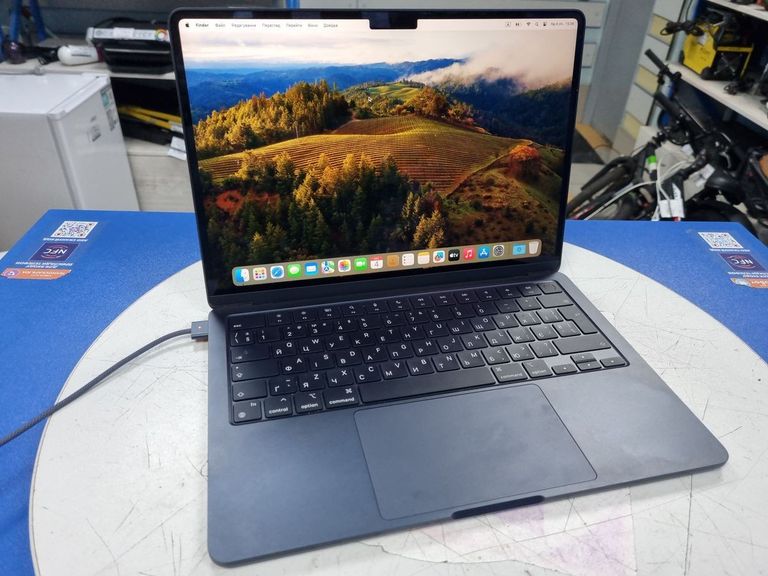 Купить Apple macbook air 13.6'' a3113/m3/ram8gb/ssd256gb/gpu 8 core Б/У