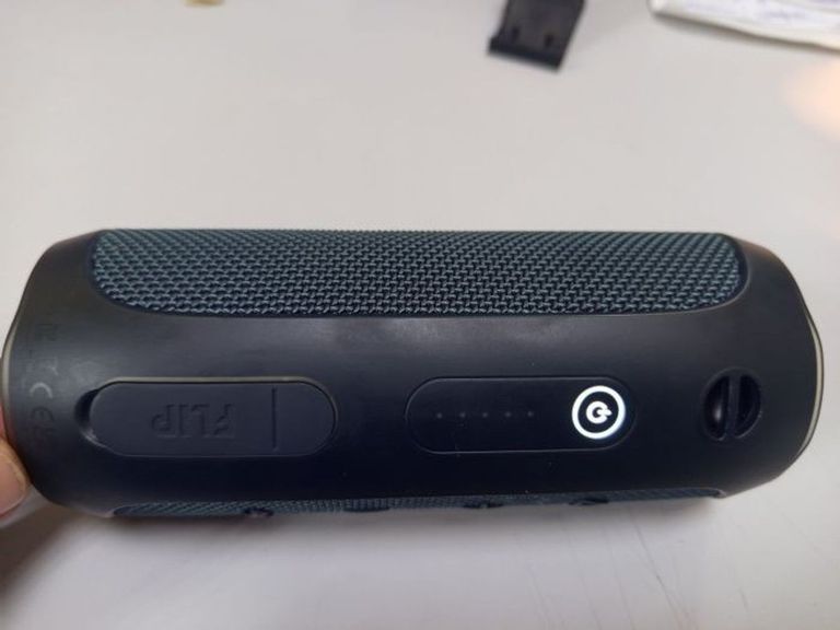 Купить Jbl flip essential 2 Б/У