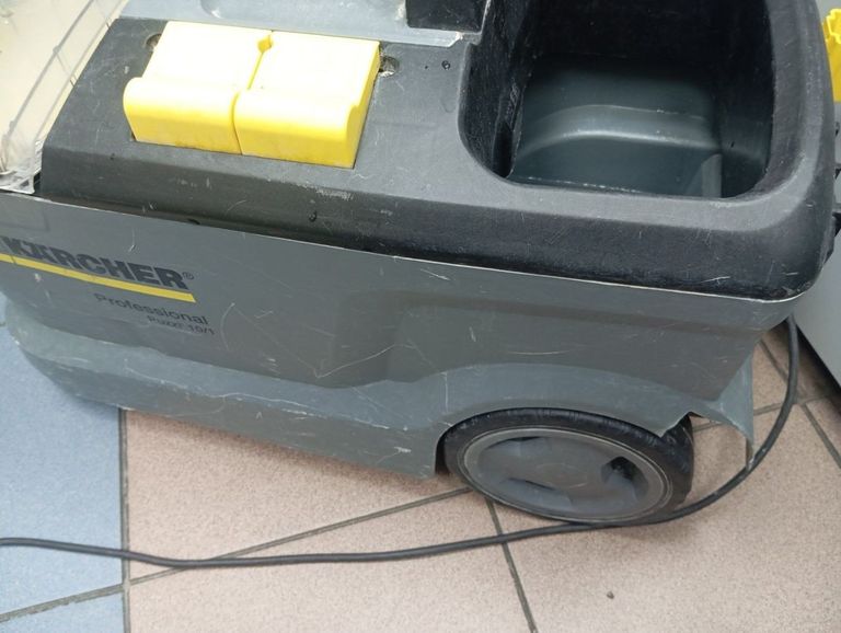 Купить Karcher puzzi 10/1 Б/У