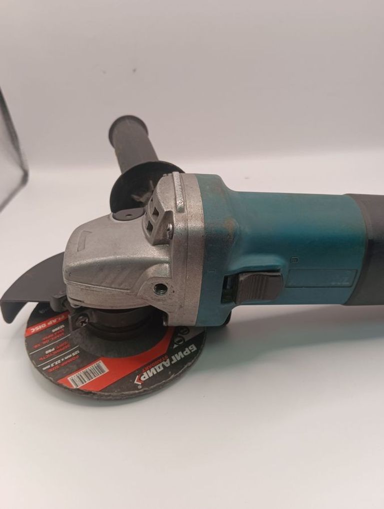 Розпродаж Makita 9555hn, продавець Техноскарб