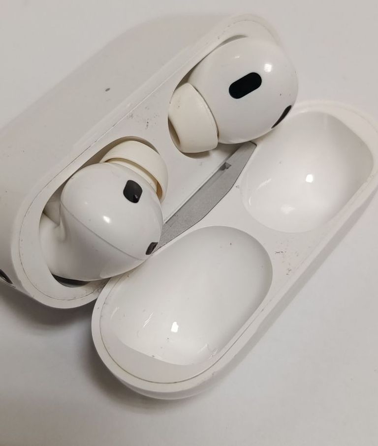 Оголошення Apple airpods pro 2nd generation with magsafe charging case usb-c Б/У