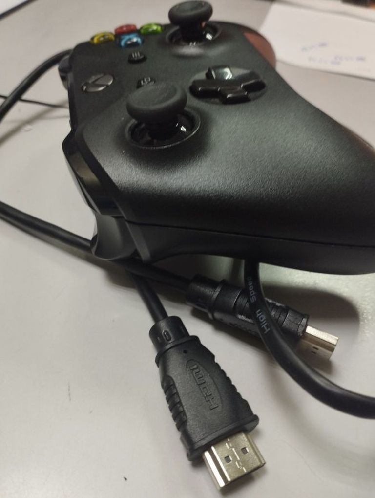 Купити Microsoft Xbox One S 500GB Б/У