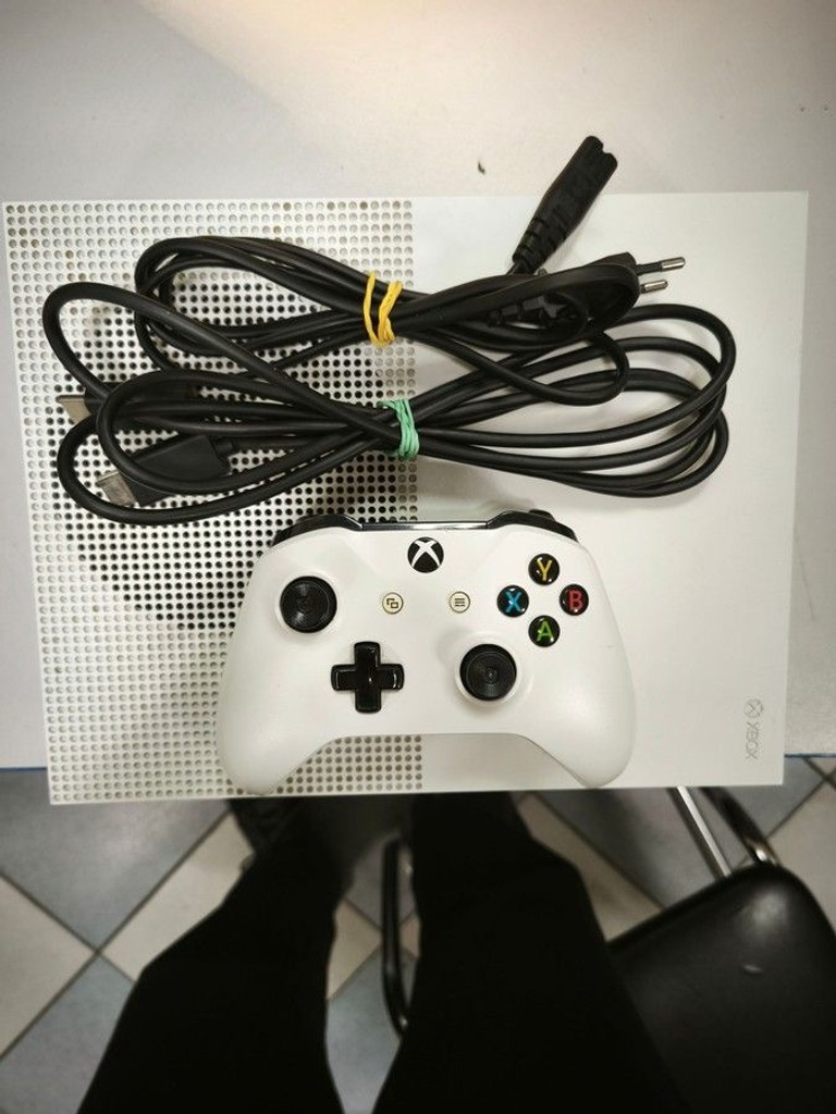 Купить Microsoft Xbox One S 1TB Б/У