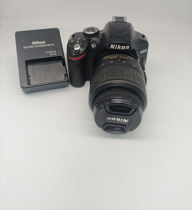 Купить Nikon d3200 / nikkor 18-55 3.5-5.6g vr Б/У