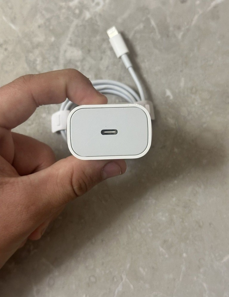 Купить Apple Charger 20w Б/У