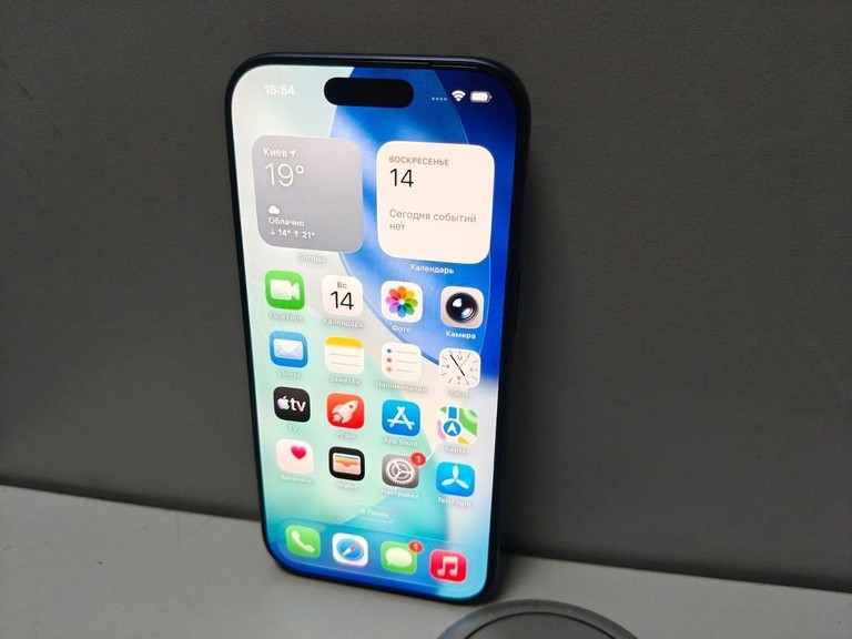 Купити Apple iPhone 17 Pro 256GB Deep Blue (MG8J4) Б/У