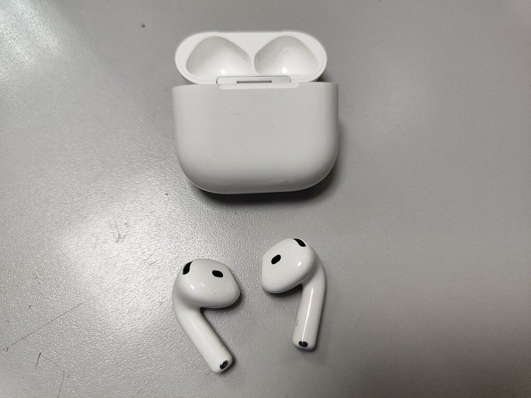Купити Apple airpods 4 Б/У