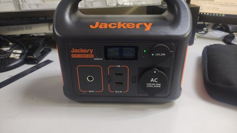 Дешиво Jackery explorer 240 с ломбарда