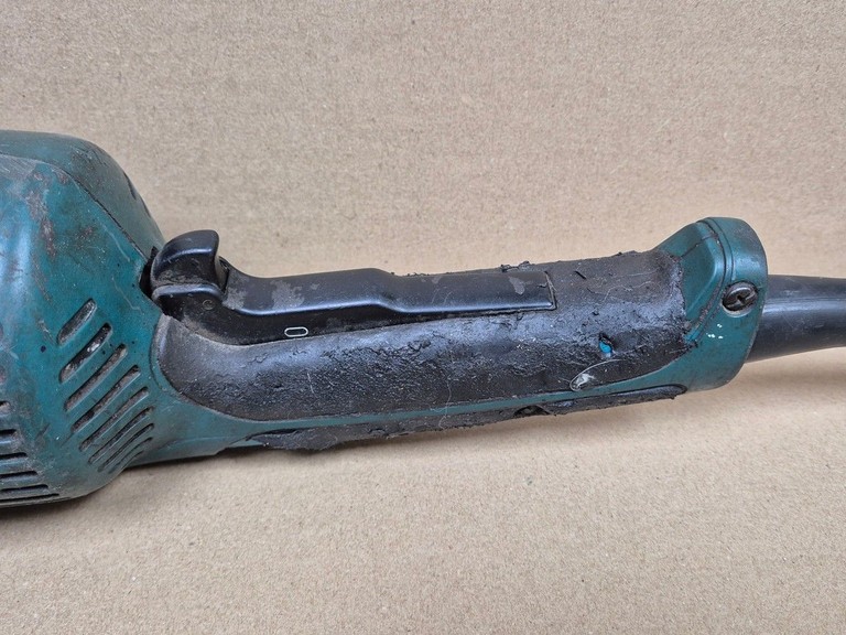 Дешиво Makita GA9020 с ломбарда